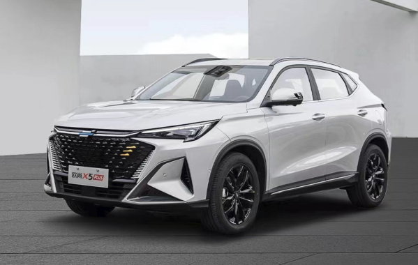 9.59萬起！長安歐尚X5 PLUS正式上市 搭載環(huán)抱三聯(lián)屏