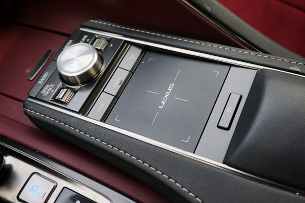 東方跑車之藝術(shù)品 試駕雷克薩斯LC500h