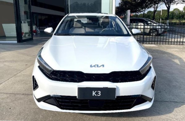 新款起亞K3內(nèi)飾曝光！配置大提升 但取消了實體按鍵