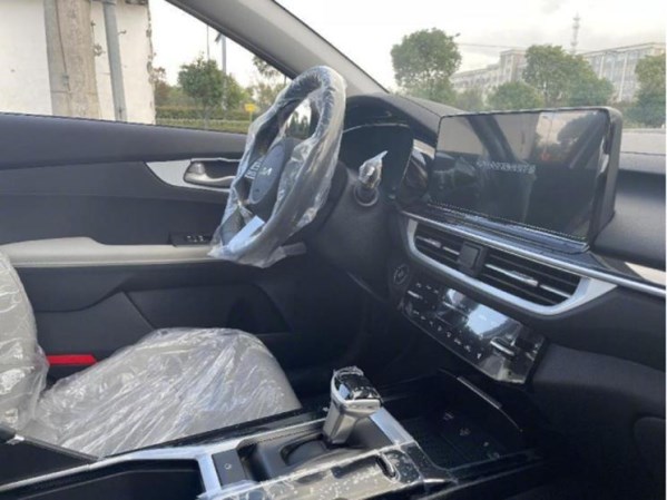 新款起亞K3內(nèi)飾曝光！配置大提升 但取消了實體按鍵