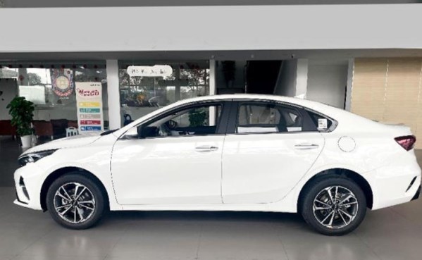 新款起亞K3內(nèi)飾曝光！配置大提升 但取消了實體按鍵