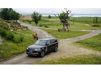 勝為典范 2023款路虎攬勝3.0 L6 400PS 創(chuàng)世加長版