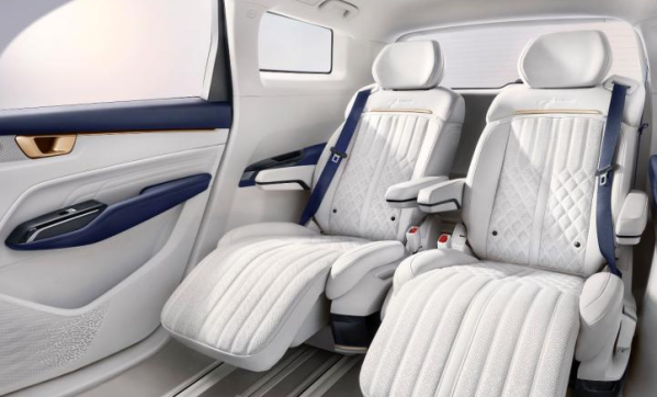 五菱凱捷混動(dòng)鉑金版配置曝光 “4 X”大四座設(shè)計(jì) 12月上市