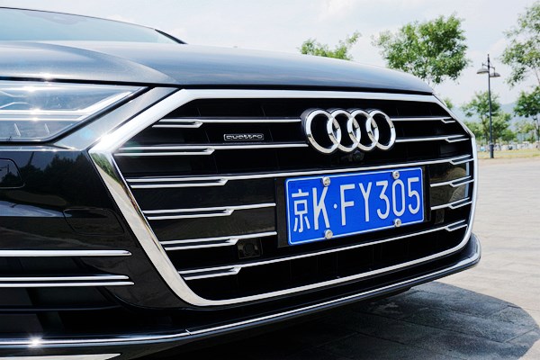 全副武裝的紳士 試駕2019款奧迪A8 