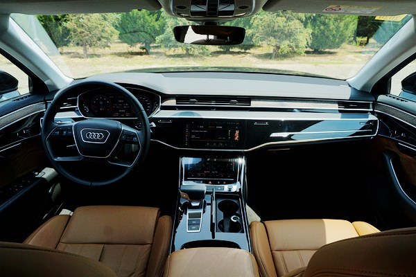 全副武裝的紳士 試駕2019款奧迪A8 