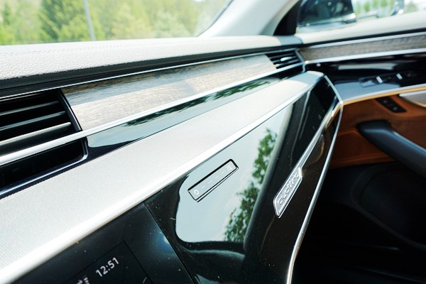 全副武裝的紳士 試駕2019款奧迪A8 