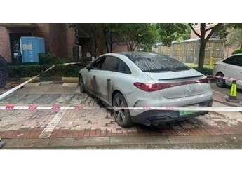 36萬的奔馳EQE地庫起火燒毀多車 車主：廠家只賠15萬 封面圖