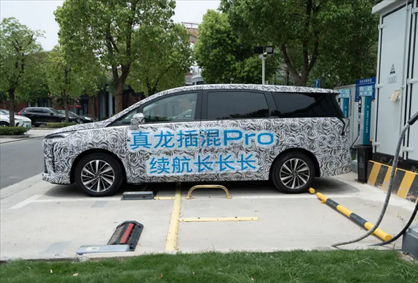 別克全新GL8陸尊諜照曝光：同級唯一5C超充 10%-65%僅需15分鐘