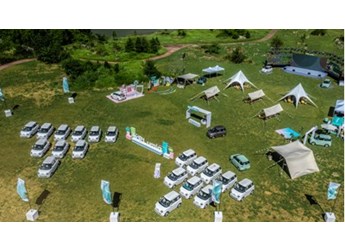 首批萬臺Lumin煥新交付熱力啟動，國民出行精品車領銜時尚精致生活