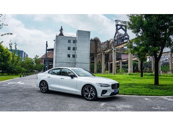 操控與安全兼顧 試駕沃爾沃S60 B5智雅運動版 封面圖